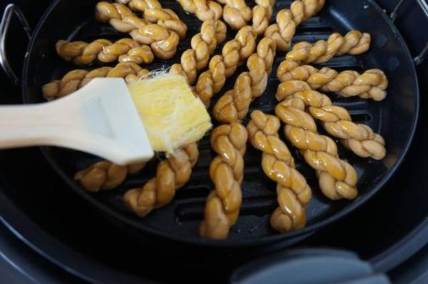 怎么用电饼铛做麻花