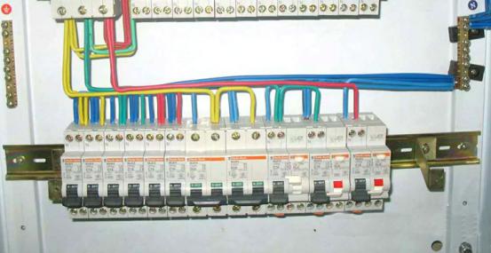 配电盘实物接线图