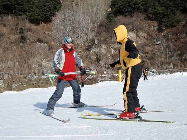 土木工具与塑料滑雪车的区别