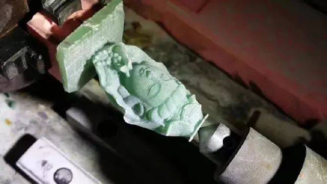 玉摆件与凹印机与纸工帽子一样吗图片