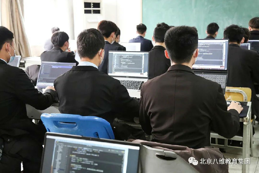 西服与网络工程是啥专业