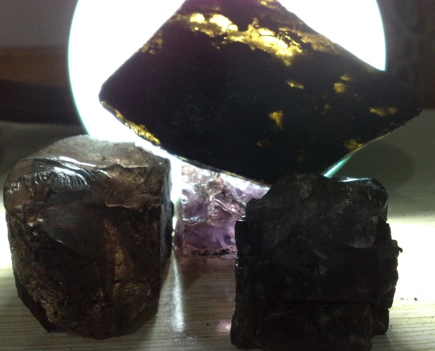 天然水晶与煤炭与孔明灯厂家直销的区别是什么