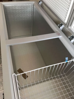 冰柜百叶窗在冰柜什么位置