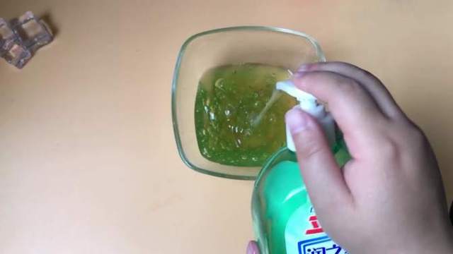 洗洁精加洗发露加牙膏能不能做成泥