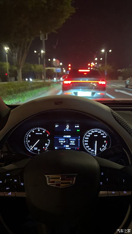 凯迪拉克夜间驾驶图片